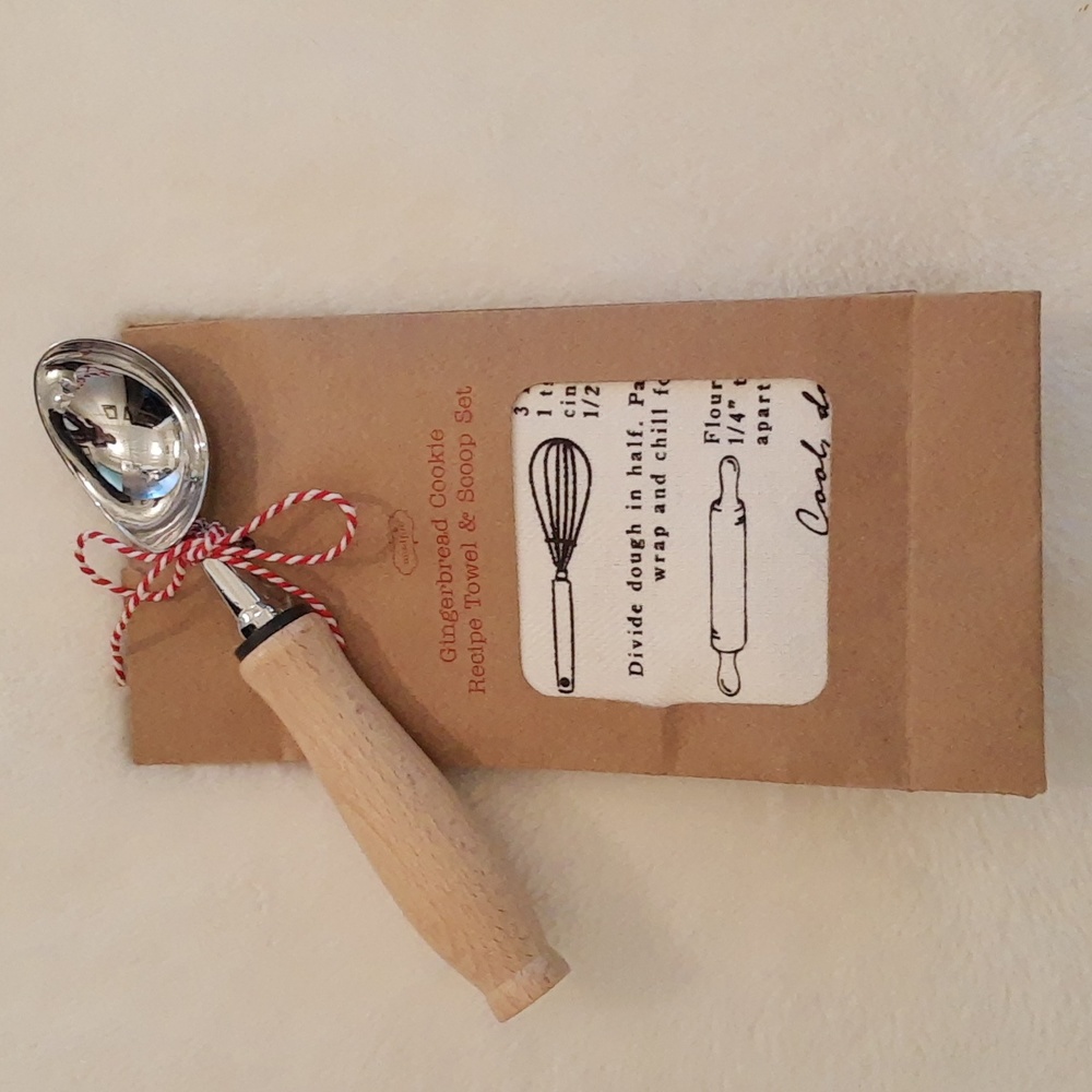 Mud Pie Towel & Scoop Set: Gingerbread Cookie